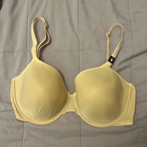 Victoria Secret Soft cup bra in 38DD.